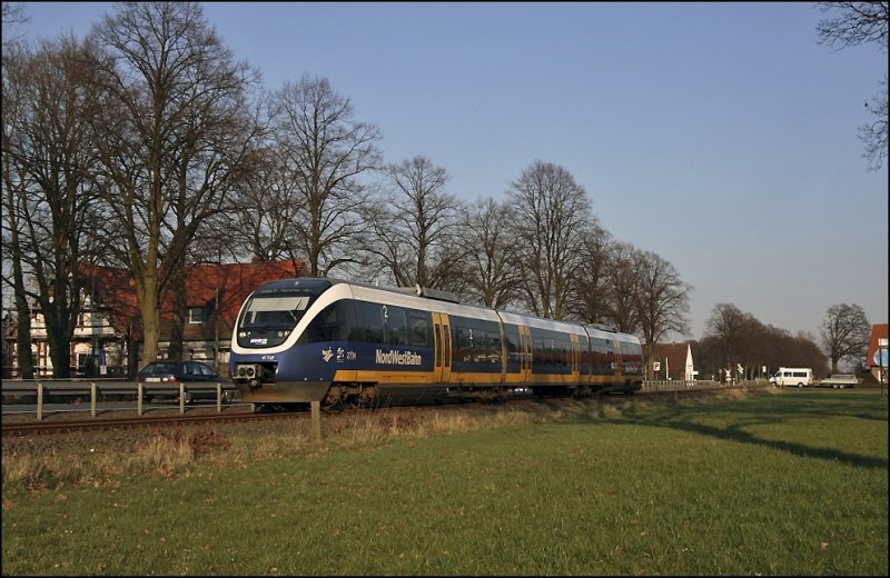 VT747 ist hinter Warendorf als RB67 (NWB81557)  DER WARENDORFER , (Altenbeken) - Bielefeld Hbf - Mnster(Westf)Hbf unterwegs. (30.03.2009)