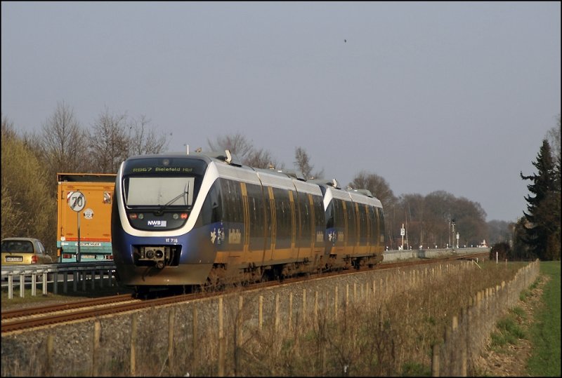 VT747 und VT716 konnten zwischen Warendorf und Beelen als RB67 (NWB81556)  DER WARENDORFER , M�nster(Westf)Hbf - Bielefeld Hbf, abgelichtet werden. (01.04.2009)

