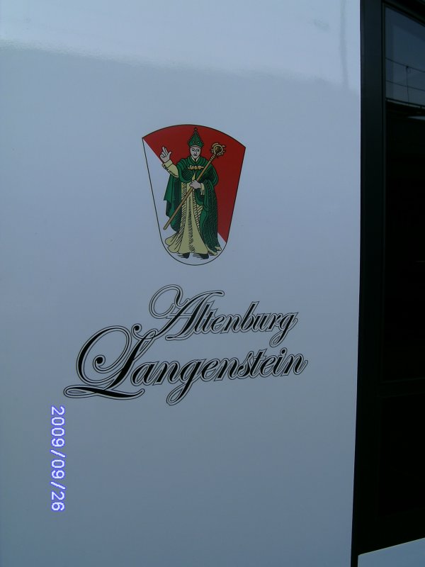 VT870 trgt den Namen  Altenburg Langenstein.
Aufnahme am 26.09.2009 in Halle/Saale Hbf