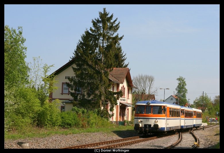VT9 nach dem Richtungswechsel in Aglasterhausen,  25. April 2009.