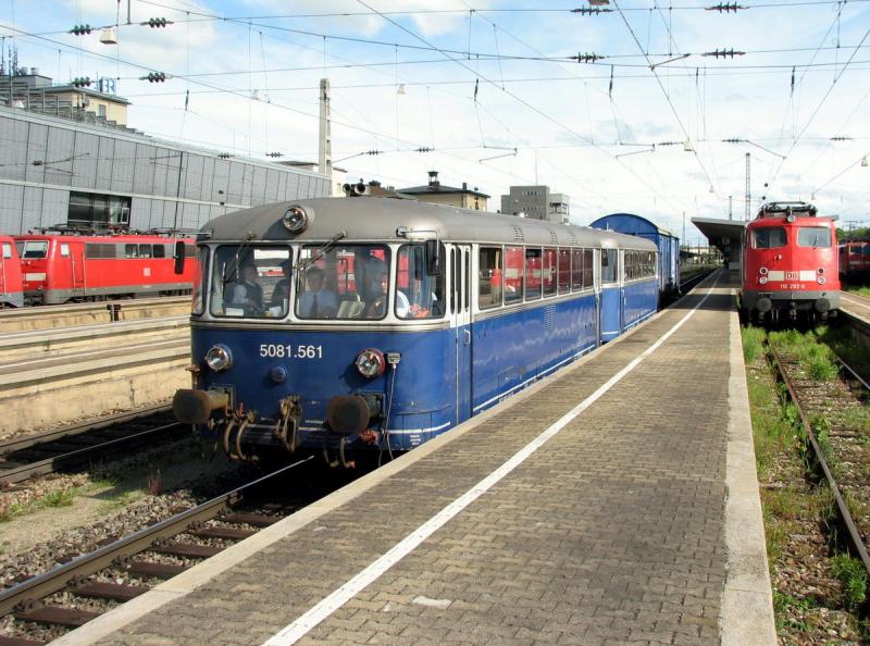 VT98, 5081.561 der Staudenbahn in Augsburg Hbf (21.05.2006)