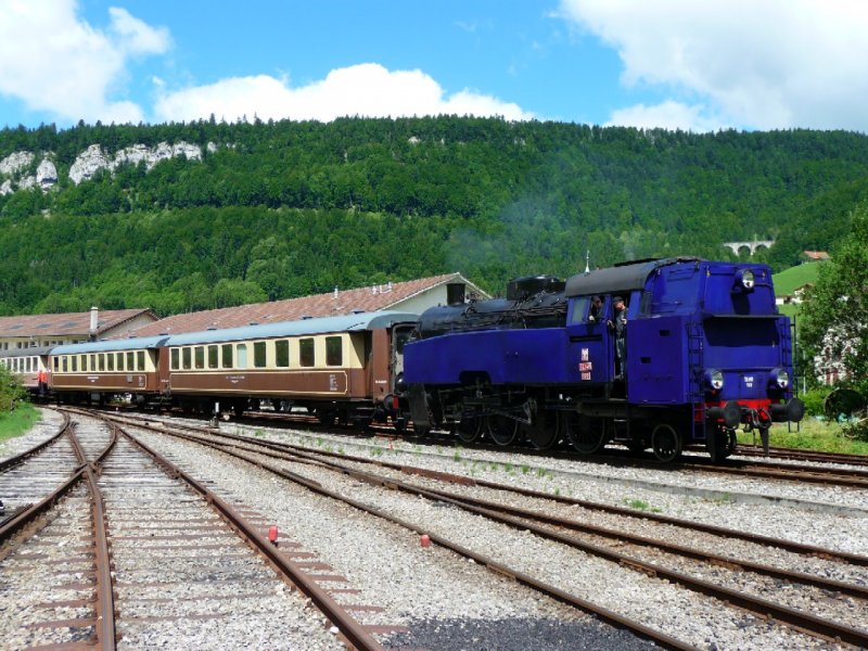VVT - Dampflok TKt48 188 (ex Polen) mit VVT Personenwagen bei Rangierarbeiten im VVT Betriebsareal von St-Sulpice am 09.08.2008
