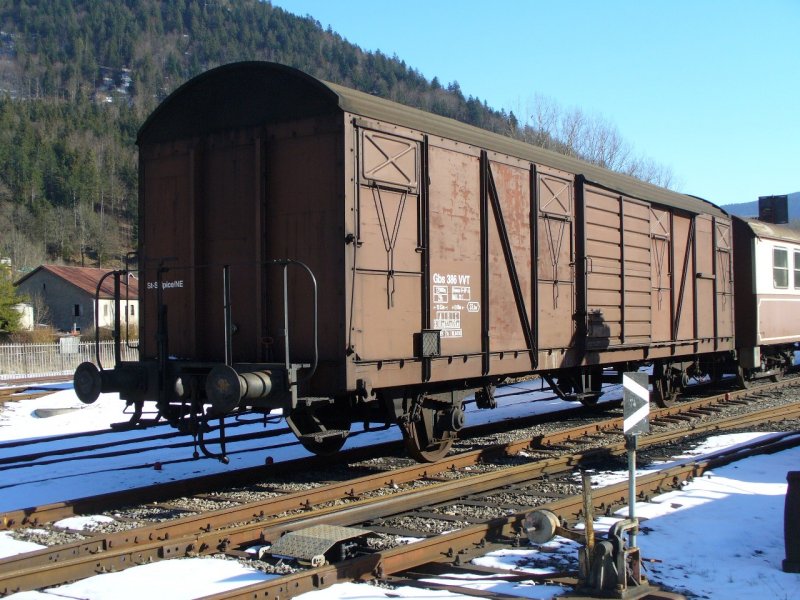 VVT - Gterwagen Gbs 386  Abgestellt im VVT Bahnhofsareal von St-Sulpice am 02.02.2007