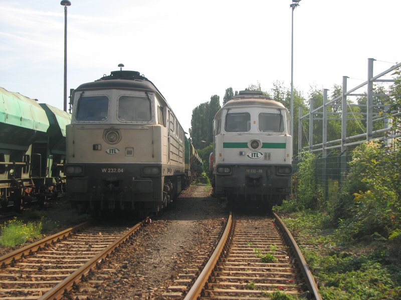 W232.04 und W232-09 von der ITL geben sich ein stelldichein im Dresdner-Alberthafen.18.08.07