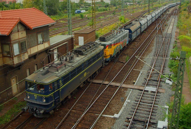 WAB 51+59 am 25.9.08 mit Bunkerzug im Rbf . Halle/ S..