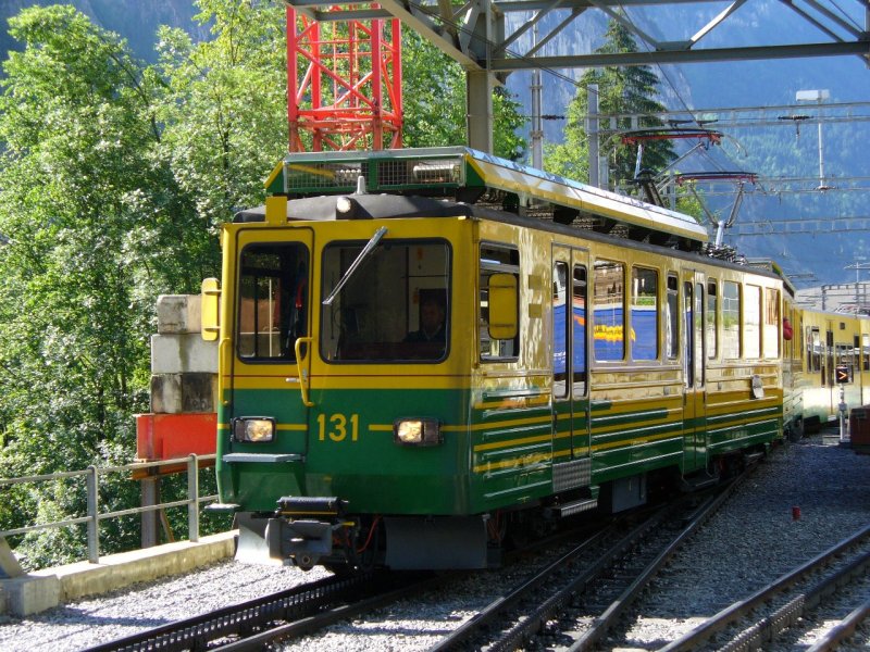 WAB - Einfahrender Zahnrad Triebwagen BDeh 4/8  131 in den Bahnhof von Lauterbrunnen am 16.06.2007
