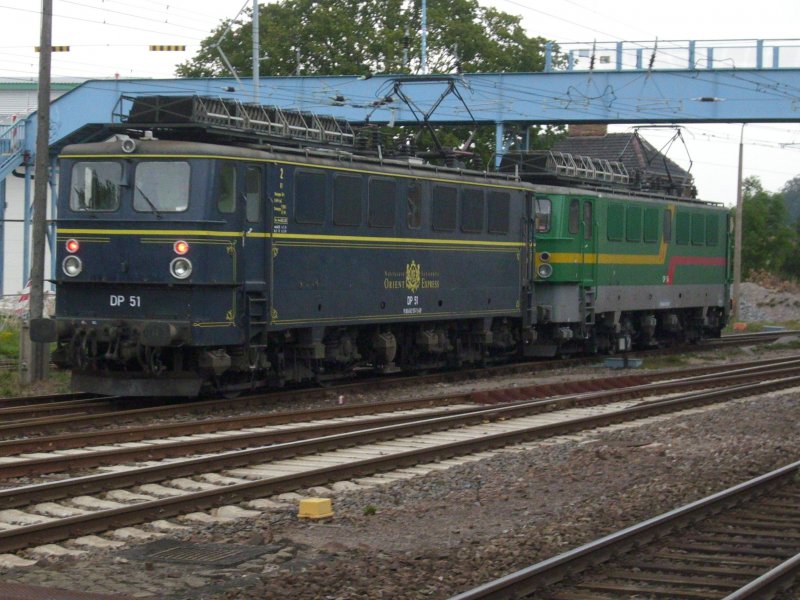 WAB-Loks 51 und 54 brachten am 21.August 2009 Kreidewagen von Klementelvitz nach Bergen/Rgen.