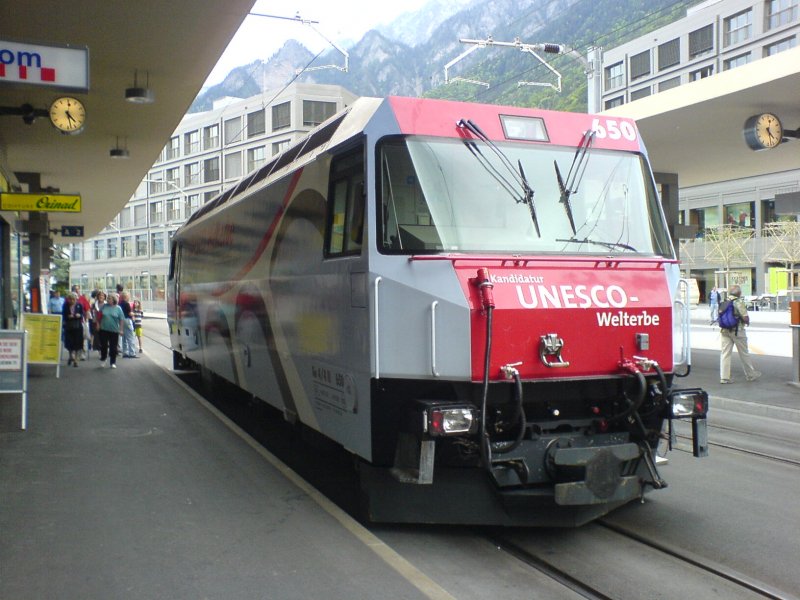 Whrend des Bahnhofsfests in Chur stand die fr die Aufnahme der Albula- und Berninalinie ins Unesco Welterbe werbende Ge 4/4 III 650 mit zustzlichen Informationen auf Gleis 1 auf dem Bahnhofplatz. 