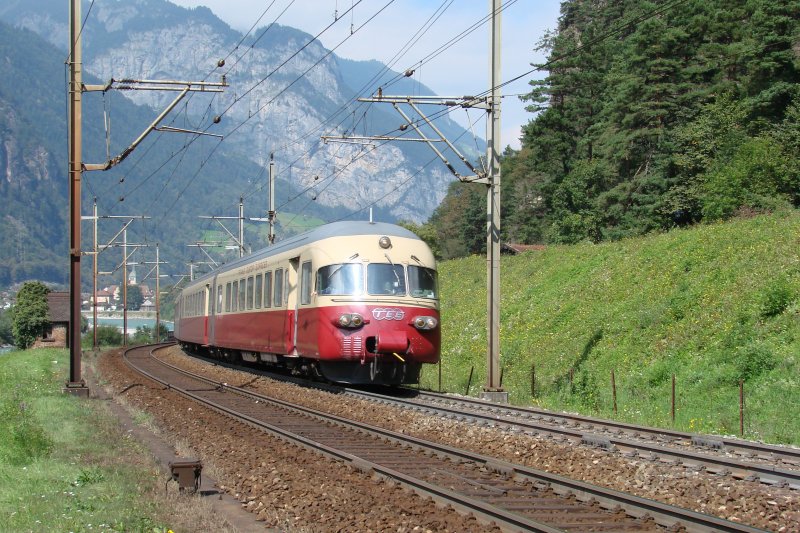 Whrend des Gotthard-Jubilums war auch Rae TEE am Gotthard unterwegs. Hier am 08.09.2007 zwischen Erstfeld und Amsteg.