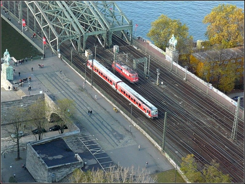 Whrend ein Triebzug der BR 628/928 die Hohenzollernbrcke in Richtung Kln Messe/Deutz verlsst, fhrt die 110 325-8 in Richtung Hbf Kln. Das Bild wurde am 08.11.08 vom Triangle Panorama Turm aus aufgenommen. (Hans) 