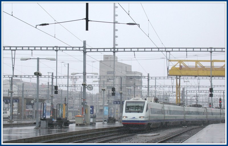 Whrend eines kurzen Schneeschauers erreicht ein Cisalpino ETR 470 den Hauptbahnhof Zrich. (19.03.2007)