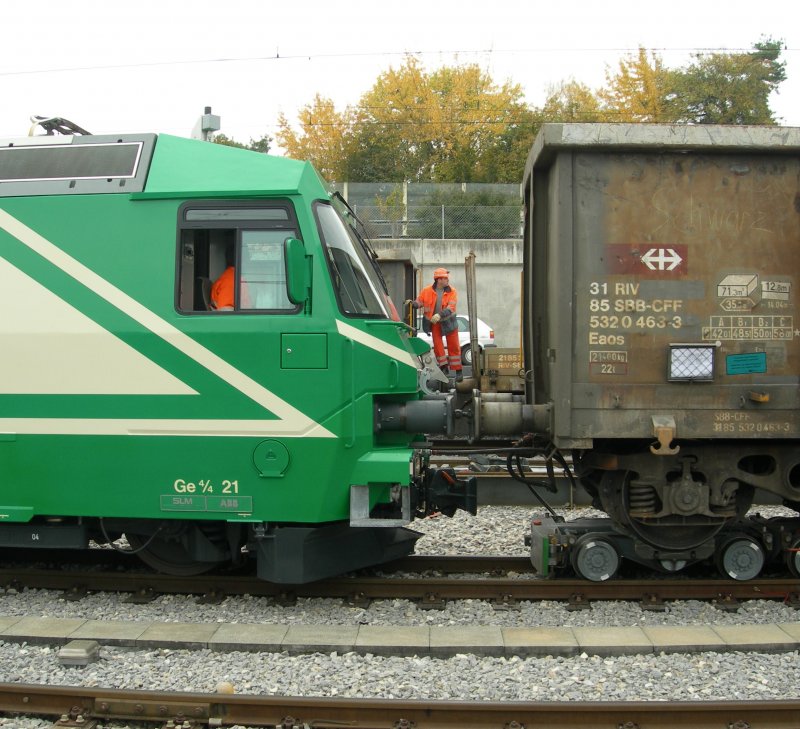 Während die Ge 4/4 bei der RhB und MOB Glacier Express- und Panoramique Züge zieht, verkuppelt sich die BAM Ge 4/4 mit SBB Eaos. 
Morges, den 25. Oktober 2007