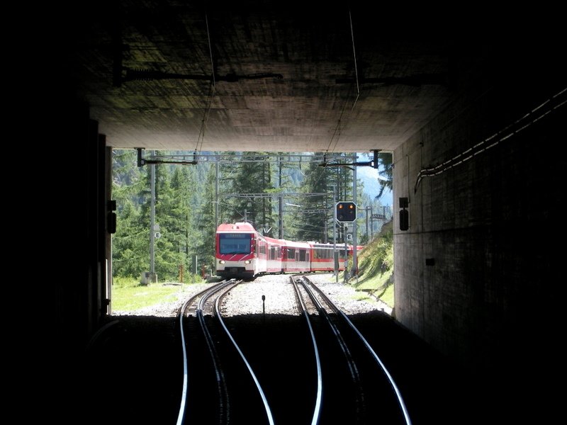 Whrend der Sonderzug weiter fahren durfte, musste der Shuttle in Richtung Tsch noch etwas warten. 05.08.07