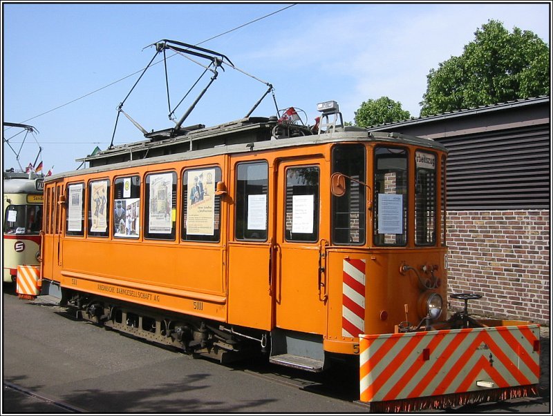 Whrend der Tage der offenen Tr im Betriebshof Heerdt der Dsseldorfer Rheinbahn am 12. und 13.05.2007 war der Schneepflugtriebwagen 5111 ausgestellt. Das Fahrzeug wurde 1925 gebaut und war im Liniendienst als Triebwagen 924 ttig, seit 1962 dient er als Schneepflugtriebwagen.(13.05.2007)