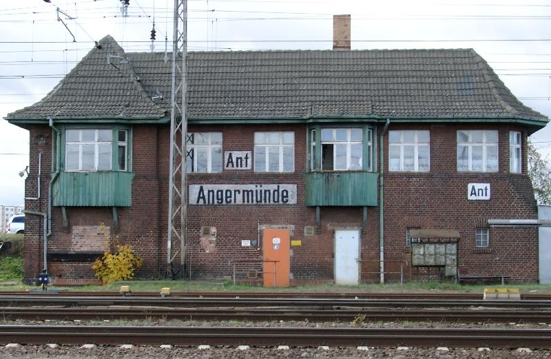 Wärterstellwerk Ant auf dem Bahnhof Angermünde 2002, geht vsl. im Mai 2005 außer Betrieb.