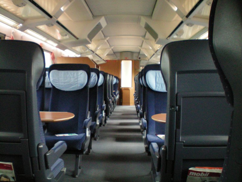 Wagen 1 des ICE Basel (BR 401) am 10.05.09 in Karlsruhe Hbf.