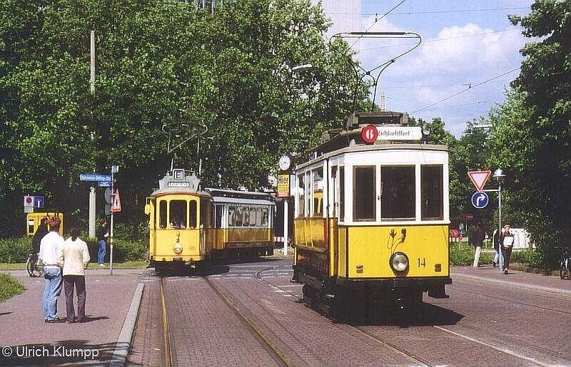 Wagen 14 (Bildmitte) der VBK in Karlsruhe whrend einer Sonderfahrt.
