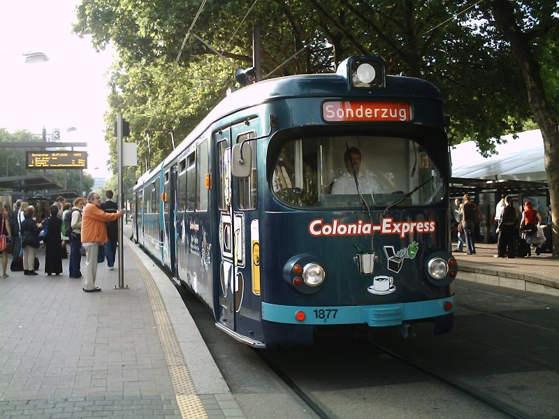 Wagen 1877, alias  Colonia- Express  am Neumarkt in Kln, 22.9.2006, 16.53 Uhr.