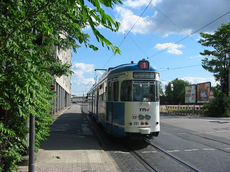 Wagen 201 der Heidelbergerstraenbahn kurz vor dem Betriebshof.