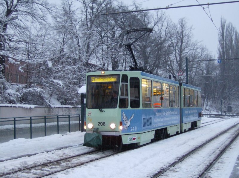 Wagen 206 am 16.02.09 an der Haltestelle: Bahnhof 