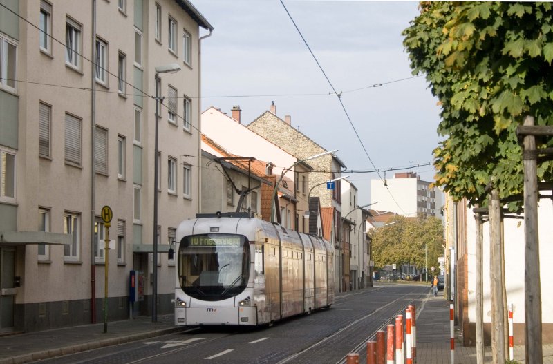 Wagen 218 an seiner Endhaltestelle Sternstra�e. Dort wird er glei�dreiecken. Interesant finde ich auch das Haltestellenschild... 