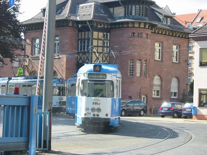 Wagen 240 und Wagen 233 kommen aus der Waschanlage des Heidelberger Betriebshof.