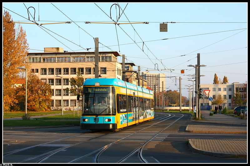 Wagen 2543 auf der Linie 10 fhrt gleich in die Halstestelle Hauptbahnhof ein.