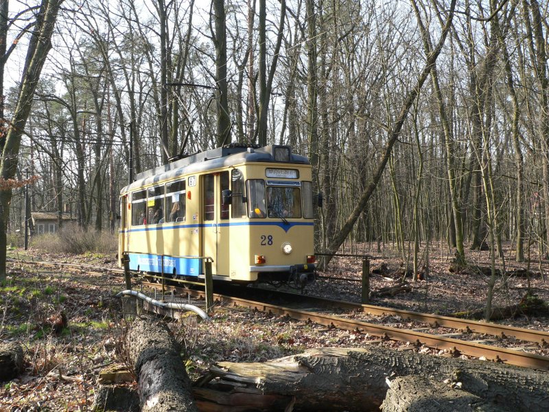 Wagen 28 hat Rahnsdorf verlassen und sich auf den Weg nach Woltersdorf gemacht. Dabei befhrt sie einen etwa 2 km langen Waldabschnitt. 14.3.2007