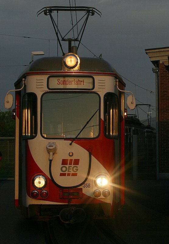 Wagen 358 der OEG der OEG vor Der Stern entstand Natrlich (kein Photoshop, keine Langzeitbelichtung) am 15. August vor dem Betriebshof Edingen.