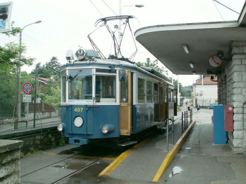 Wagen 407(1942)an der Endhaltestelle Stazione Trenovia in Villa Opicina
Hier befindet sich auch das Depot der Strassenbahn.05.06.08