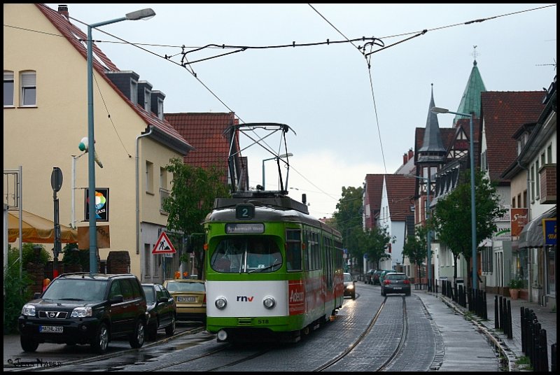 Wagen 518 konnte am 13. September 2008 als Linie 2 (Feudenheim - Neckarstadt West) bei der Ortsdurchfahrt von Feudenheim festgehalten werden.