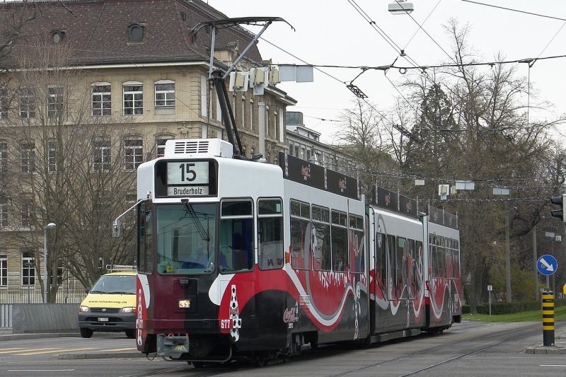 Wagen 677 auf der Linie 15 Richtung Bruderholz.
Basel SBB Mrz 2008.