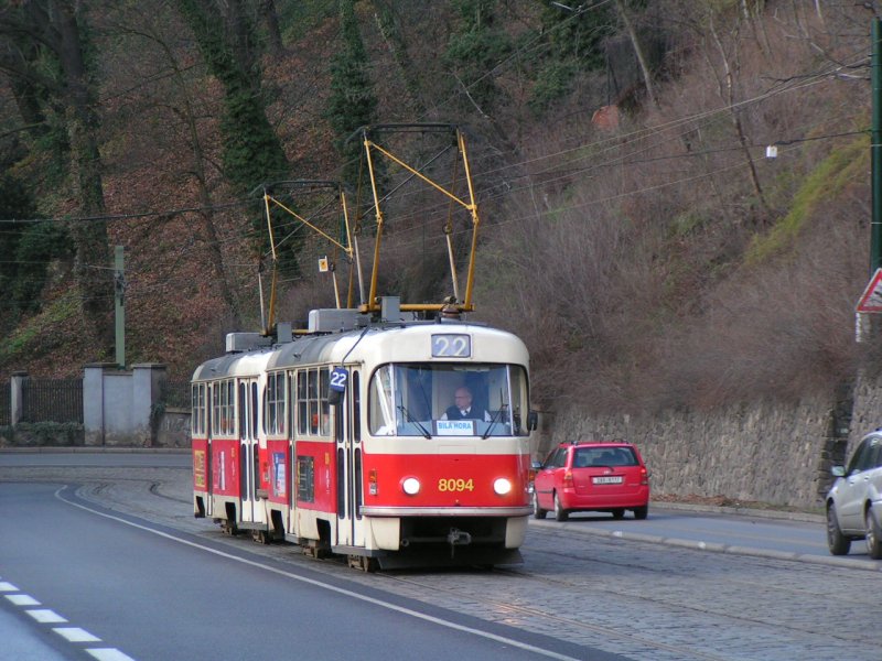 Wagen 8094 der Linie 22 zwischen den Haltestellen  Malostransk  und  Chotkovy sady  (Prag 01.12.07).