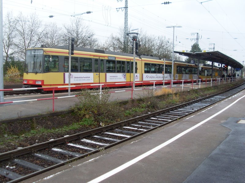 Wagen 822 im Rastatter Bahnhof auf gleis 6