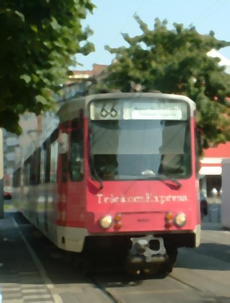 Wagen 9353 der Stadtwerke Bonn am Bertha-von-Suttner-Platz.
