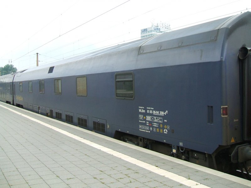 Wagen des NZ 300/CNL 312 Milano Centrale/Wien West/Dortmund
der Zug kam mit 45 Minuten Versptung in Bochum an.(09.07.2007) 