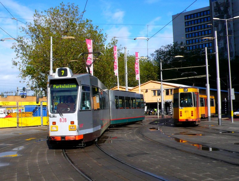 Wahrscheinlich der letzte Einsatz fr die ZGT 4/6 800-er in der Winterfahrplan 2009-2010. ZGT 4/6 828 und 823 auf der Linie 7 bei
der Haltestelle Centraal Station am 12.10.09.