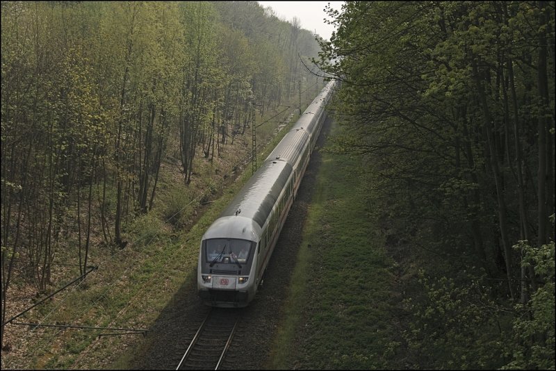 Waldbahn: Steuerwagen vorraus ist IC 2114, Stuttgart Hbf - Hamburg-Altona, bei Capelle(Westf) unterwegs. 