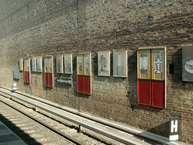 Wandkunstwerk  Weltbaum II.  auf dem S-Bahnhof Savignyplatz.04.05.08