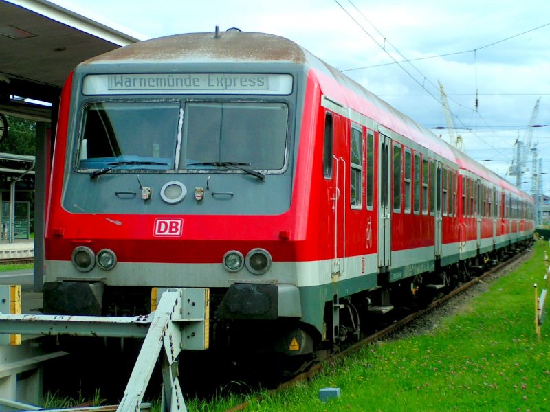  Warnemnde Express  ist auf Gleis1 hinterstellt, Bhf. Warnemnde 070901