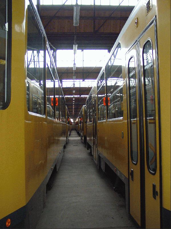 Warten auf den nchsten Einsatz. Feiertagsstimmung im Betriebshof. 30.03.2002