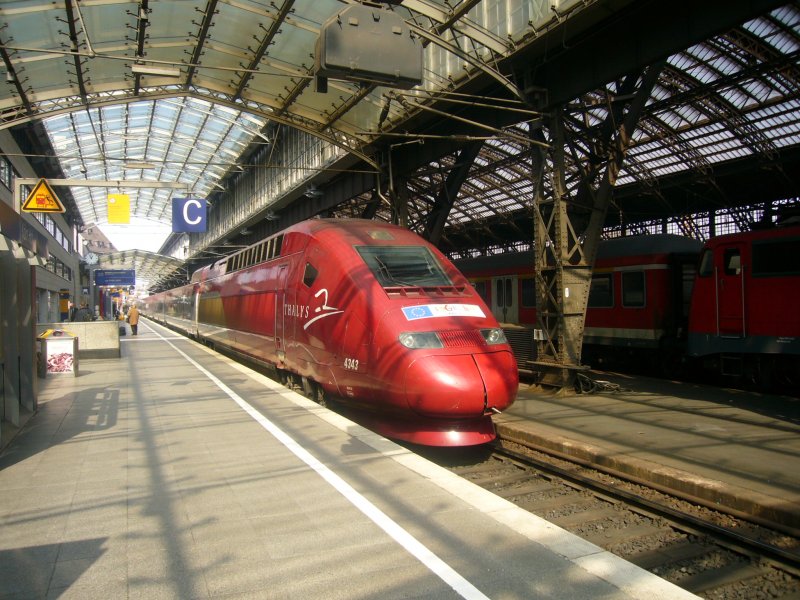 Was ist denn das......Ein Thalys mit  Werbung  fr  TOGEther since 1957 fr ein gemeinsames Europa  steht als THA 9217 von Paris Nord in Kln Hbf auf Gleis 1. Aufgenommen am 01.04.07
