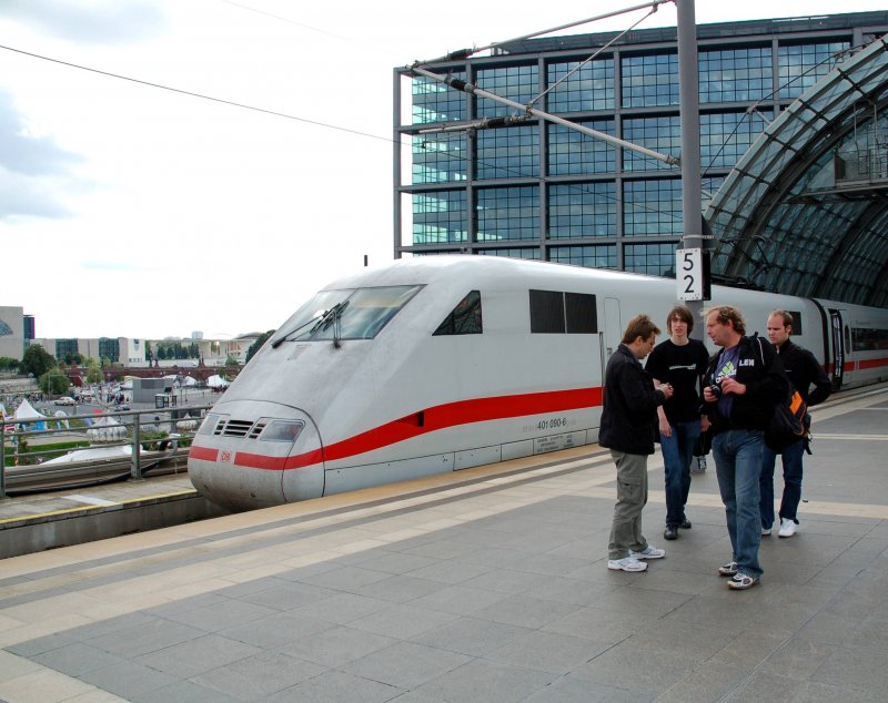 Was es hier wohl zu erzhlen gab? Rolf, Andy, Valentin und Jan im Gesprch.