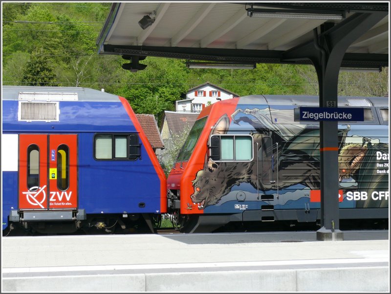 Was es mit den Fledermusen auf sich hat, erklrt das nchste Bild. 2 Dosto Re 450 in Ziegelbrcke. (04.05.2008)