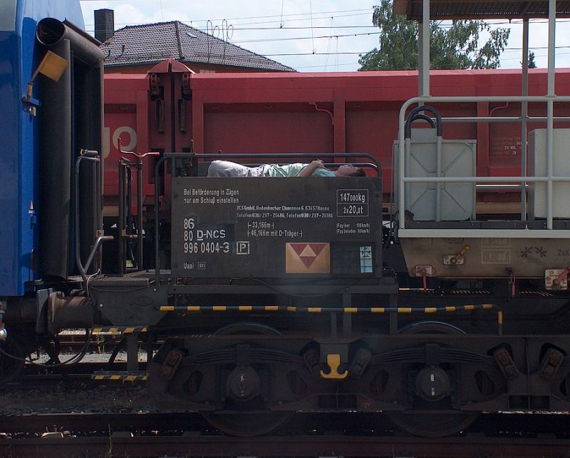 Was macht man wenn man mit seinem Trafotransport in Lichtenfels festhngt? Relaxen bei herrlichem Sonnenschein.