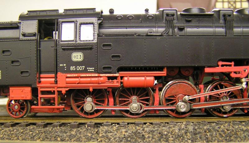 Was man so aus altem HAMO-Rdern rausholen kann: Spurkrnze abgedreht und Speichen hinterdreht. War eine Wahnsinnsarbeit. Jetzt strt allerdings umso mehr die klobige Steuerung