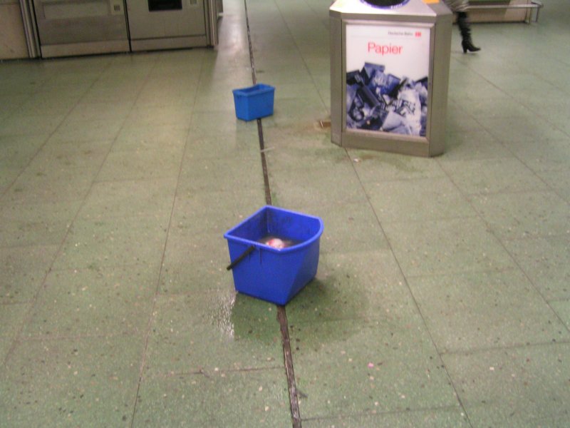 Wasserscahden in der Verbindung zum Hauptbahnhof Tief also der S-Bahn