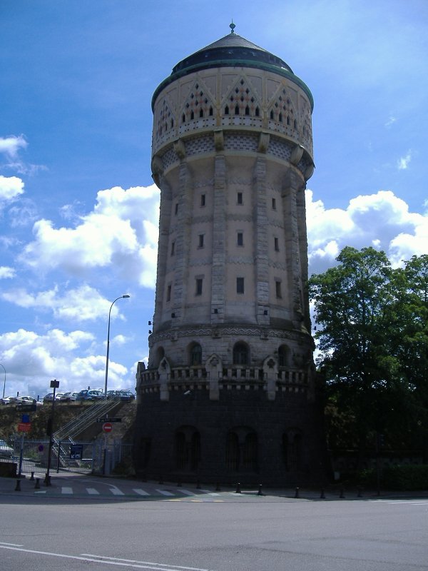 Wasserturm Metz Hauptbahnhof.

Zu dem Gesamtensemble des 1904-1908 erbauten Metzer Hauptbahnhofs gehrt auch dieser Wasserturm.

27.05.2006