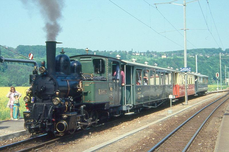WB Dampfzug 130 von Liestal nach Waldenburg am 09.05.1993 in Bad Bubendorf mit Dampflok G 3/3 5 - B 43 - B 51 - B 48.
