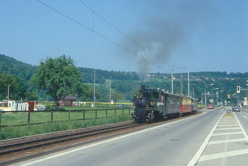 WB Dampfzug 130 von Liestal nach Waldenburg am 09.05.1993 Ausfahrt Bad Bubendorf mit Dampflok G 3/3 5 - B 43 - B 51 - B 48.
